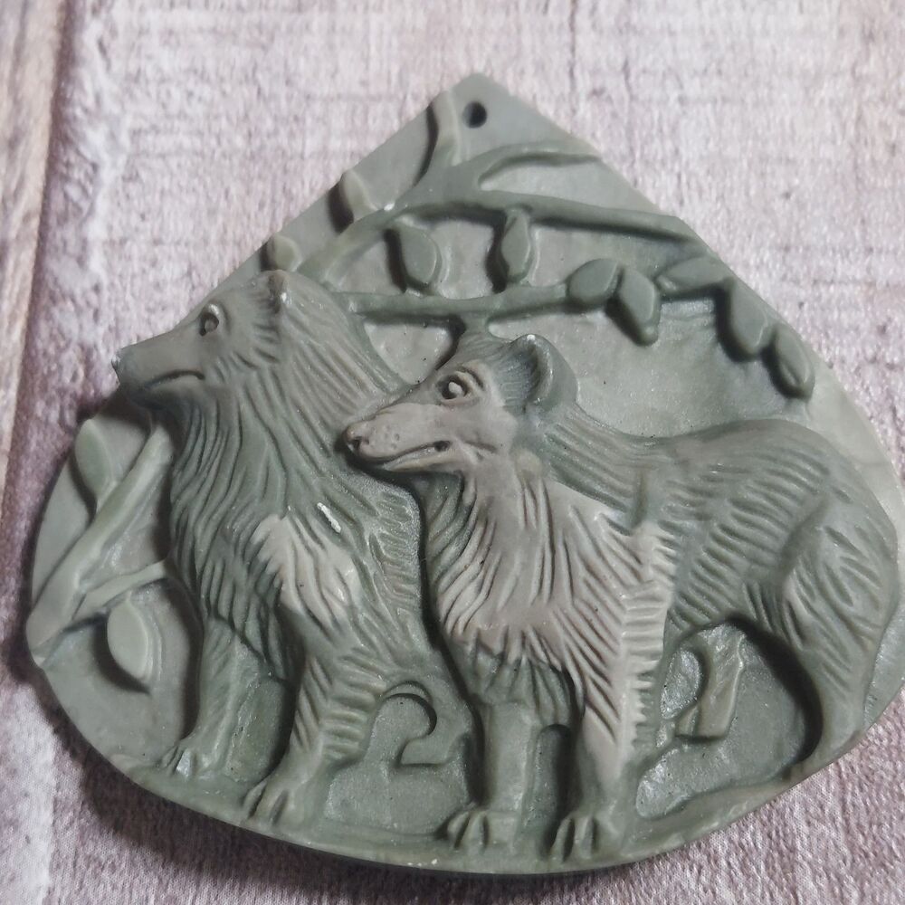 Vintage Drilled Stone for Pendant Hand Carved Dogs Wolves - Picture 4 of 5